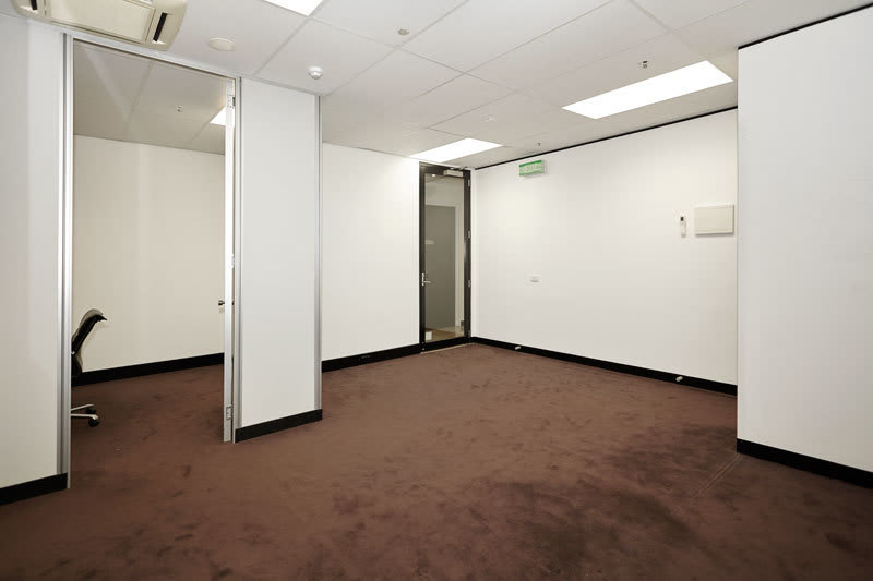 Click to view all images 303A/22-28 St Kilda Road St Kilda VIC 3182 - Image 3