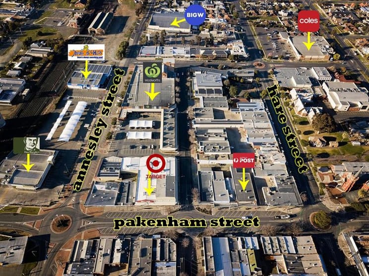 Click to view all images 227 Pakenham Street Echuca VIC 3564 - Image 2
