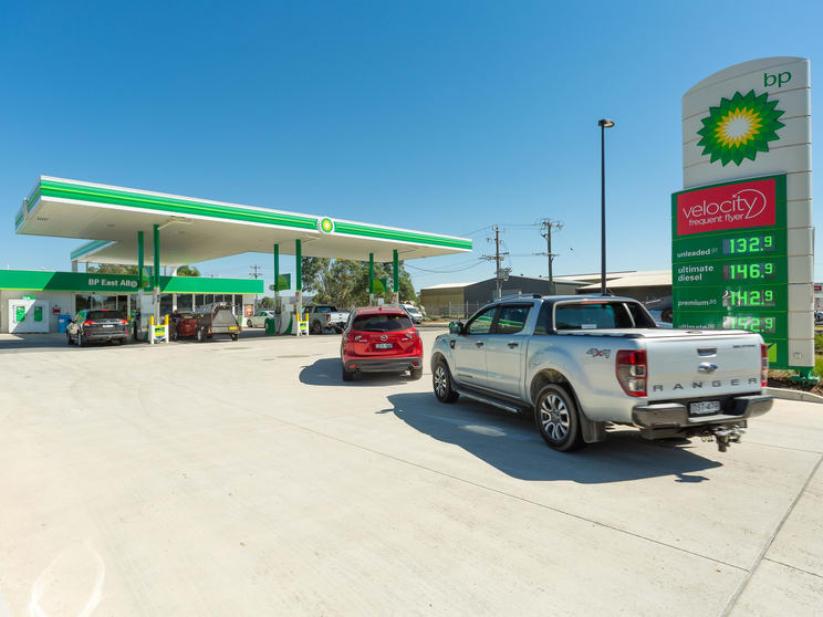 Click to view all images 687 Drome Street Albury NSW 2640 - Image 3