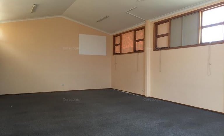 Click to view all images 37 Waratah St Katoomba NSW 2780 - Image 2