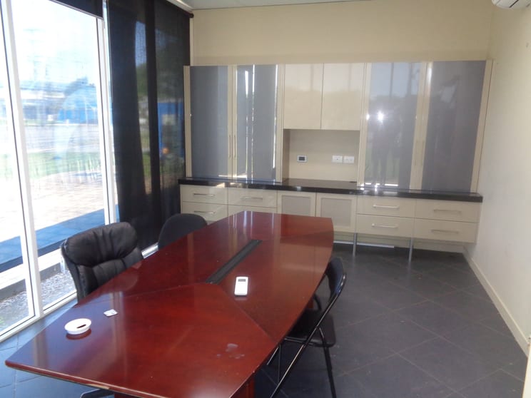 Click to view all images 2/1-3 Industrial Avenue Stratford QLD 4870 - Image 2
