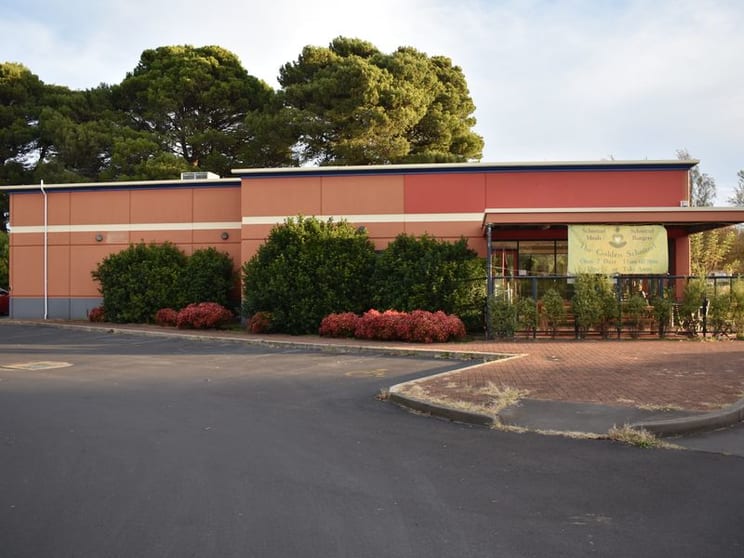 Click to view all images 2 Adelaide Rd Millicent SA 5280 - Image 3