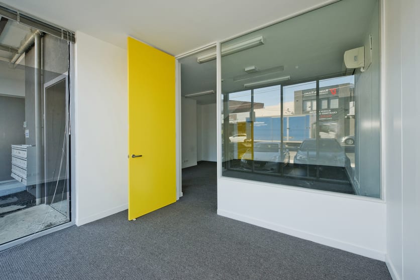 Click to view all images 32 Beetham Parade Rosanna VIC 3084 - Image 2