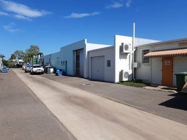 Click to view all images 15-17 Hammett Street Currajong QLD 4812 - Image 2