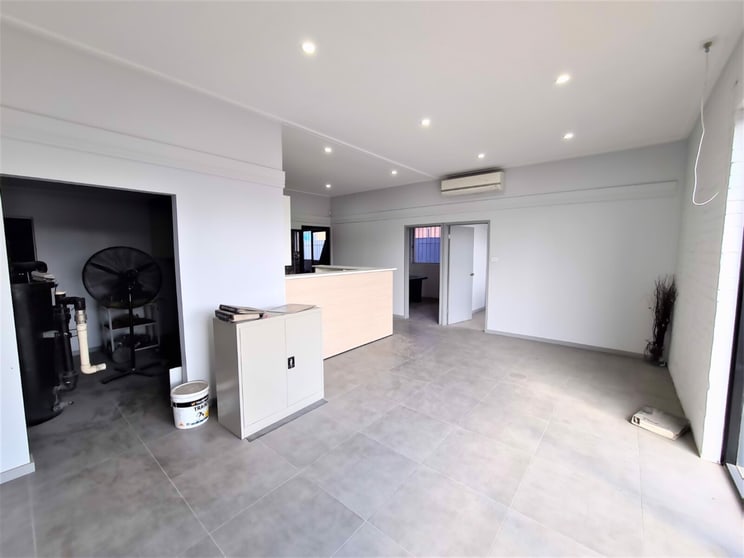 Click to view all images 1, 11 Powdrill Road Prestons NSW 2170 - Image 3