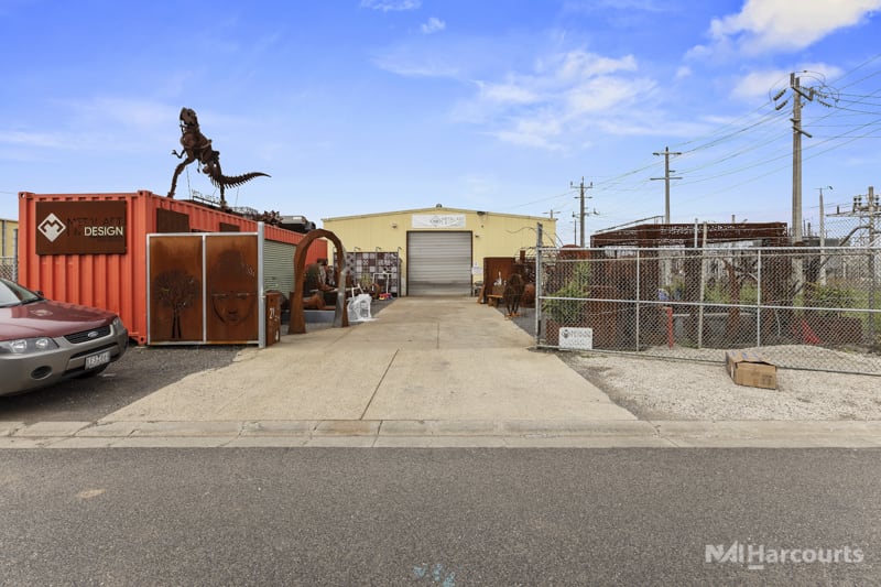 Click to view all images 21 Foch Street North Shore VIC 3214 - Image 2