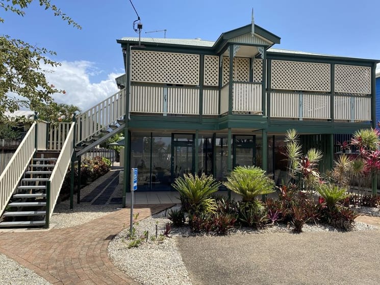 Click to view all images 205 Buchan Street Bungalow QLD 4870 - Image 2
