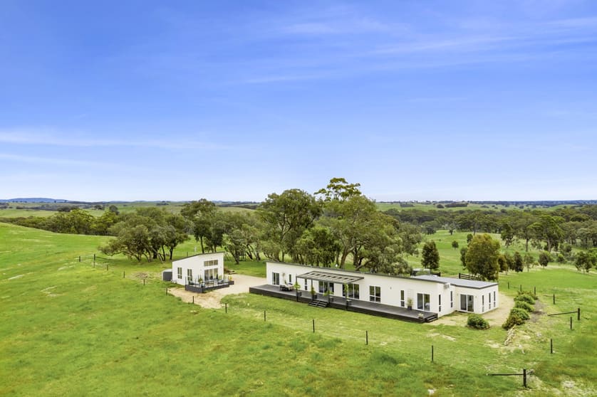 Click to view all images Wild Duck Lodge, 2 Wild Duck Road Mia Mia VIC 3444 - Image 1