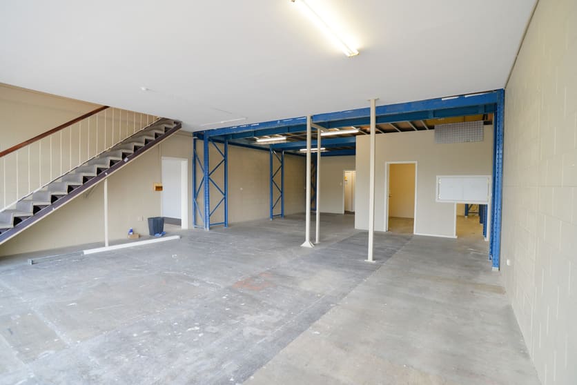 Click to view all images Unit 2/104 Compton Road Woodridge QLD 4114 - Image 3
