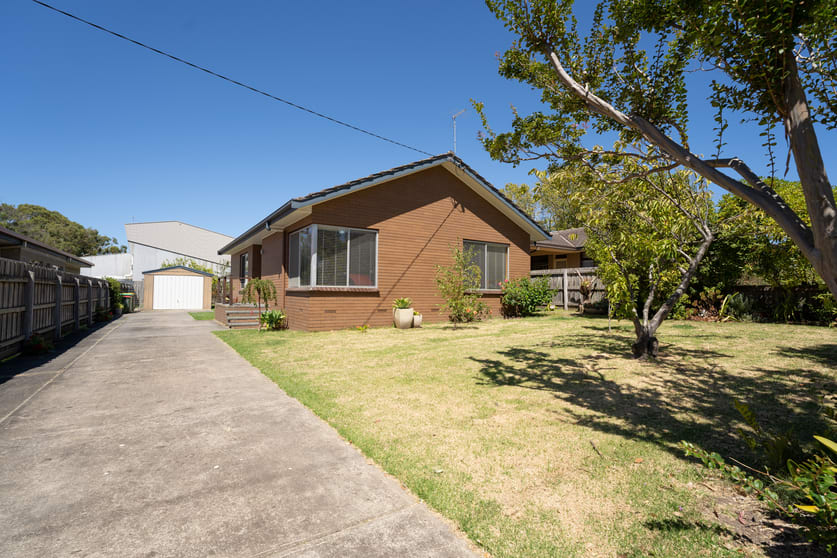 Click to view all images 71 Church Street Cowes VIC 3922 - Image 2