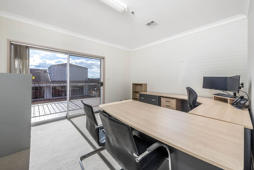 Click to view all images Suite 6/236 Cowlishaw Street Greenway ACT 2900 - Image 3