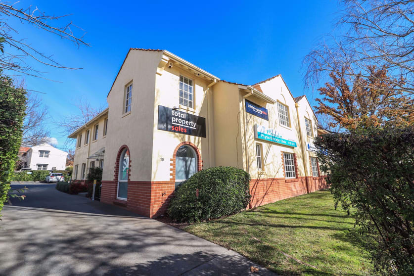 Click to view all images Manuka House 16 Bougainville Street Griffith ACT 2603 - Image 2