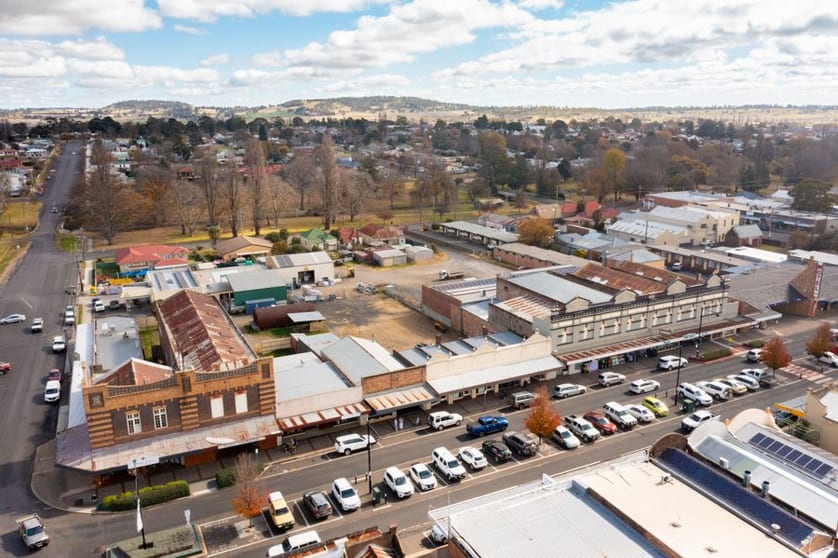 Click to view all images 186 -194 Grey Street Glen Innes NSW 2370 - Image 3
