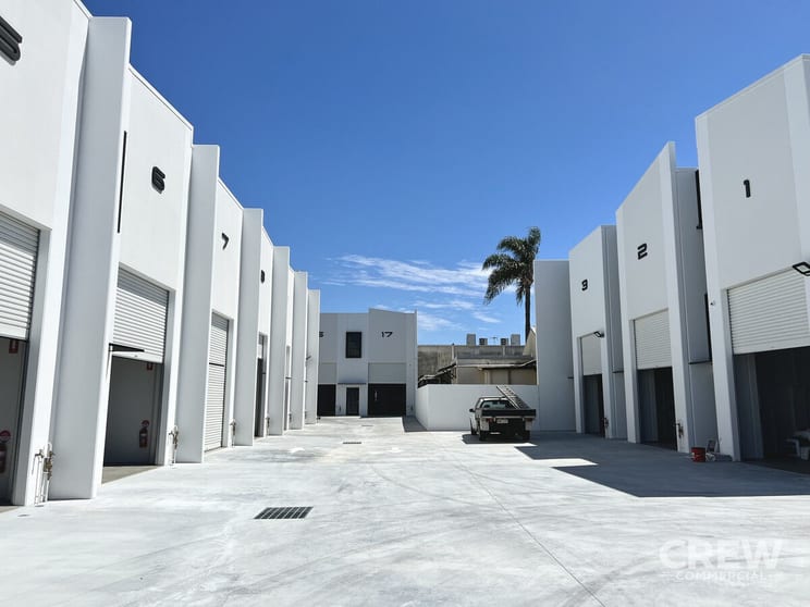 Click to view all images 23 Margaret Street Southport QLD 4215 - Image 3