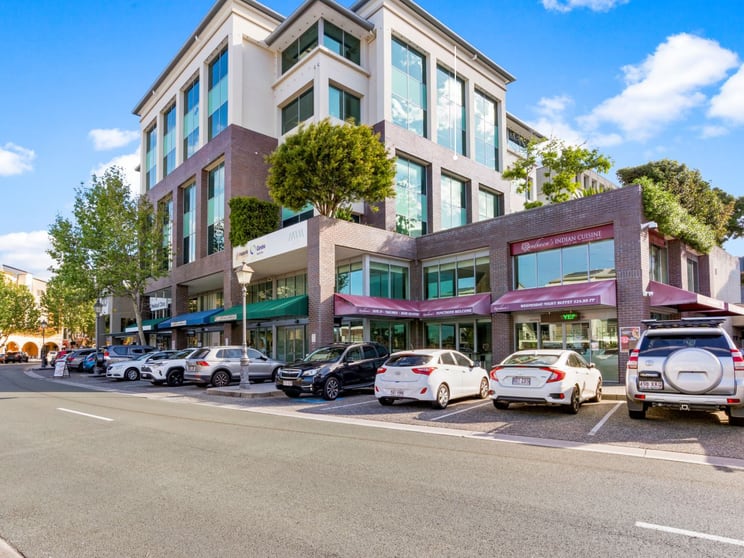 Click to view all images 3027 The Boulevard Carrara QLD 4211 - Image 2