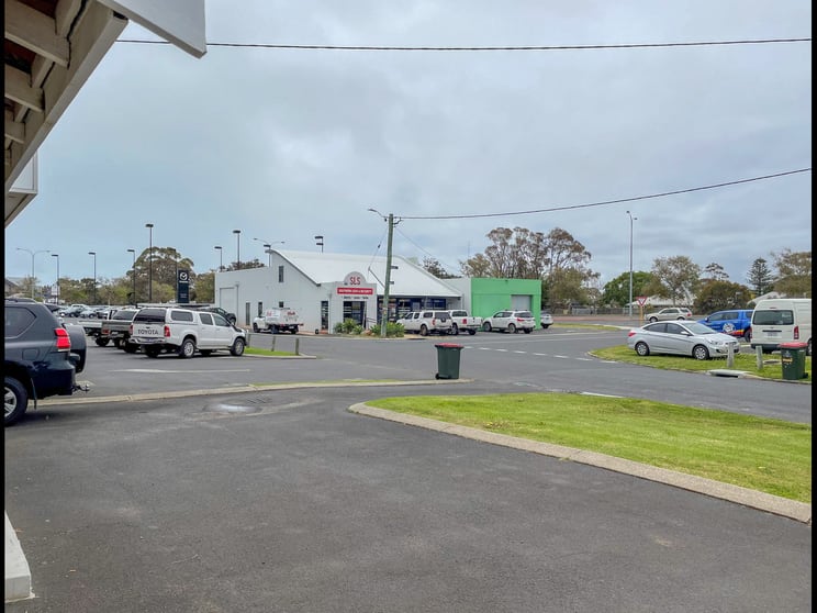 Click to view all images 8 Bourke Street Bunbury WA 6230 - Image 1