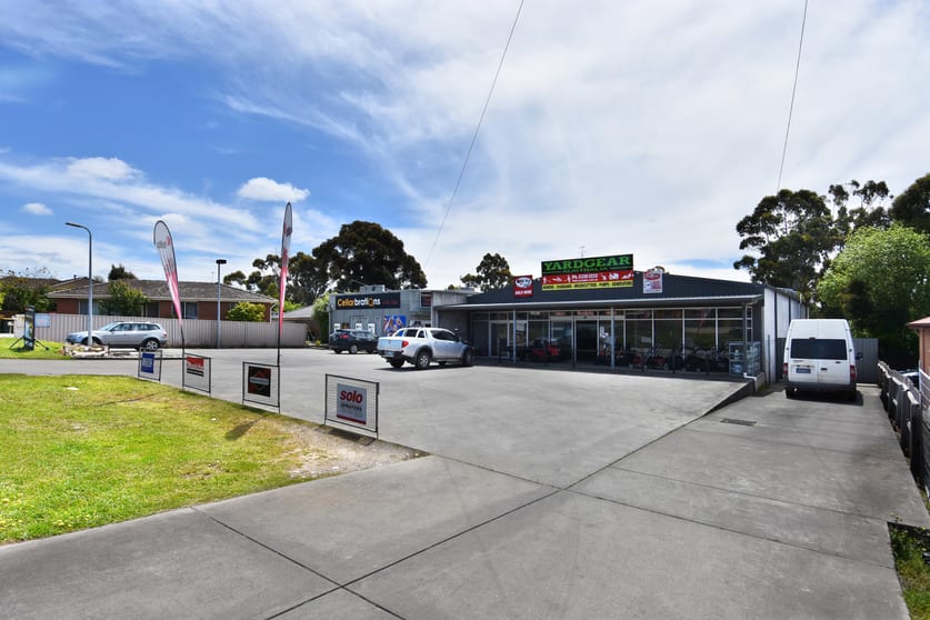 Click to view all images 12 Whitehorse Road Mount Clear VIC 3350 - Image 2