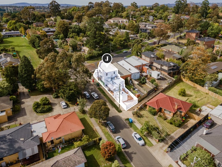 Click to view all images 37 Centre Road Vermont VIC 3133 - Image 2