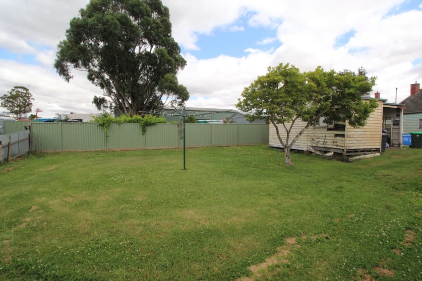 827 Howitt St Wendouree VIC 3355 - Image 2