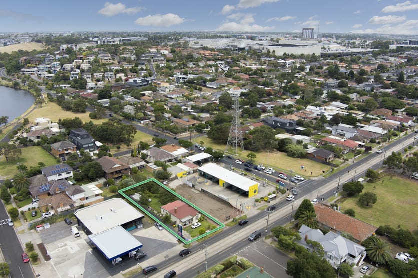 Click to view all images 37 Raleigh Road Maribyrnong VIC 3032 - Image 2
