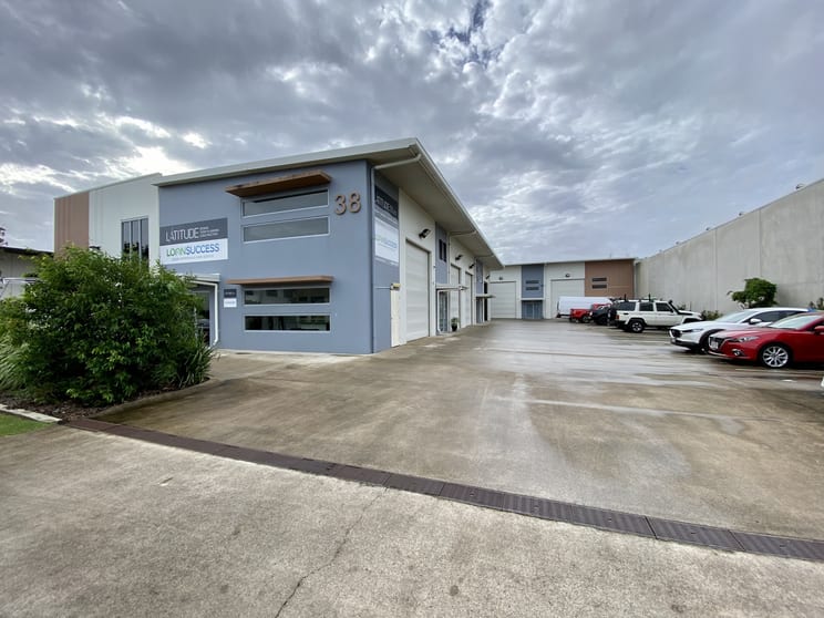 Click to view all images Unit 3/38 Lysaght Street Coolum Beach QLD 4573 - Image 2