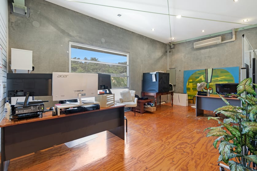 Click to view all images 1/79 Dover Drive Burleigh Heads QLD 4220 - Image 3