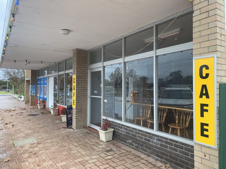 Click to view all images 6 Gordon Street Cranbrook WA 6321 - Image 2