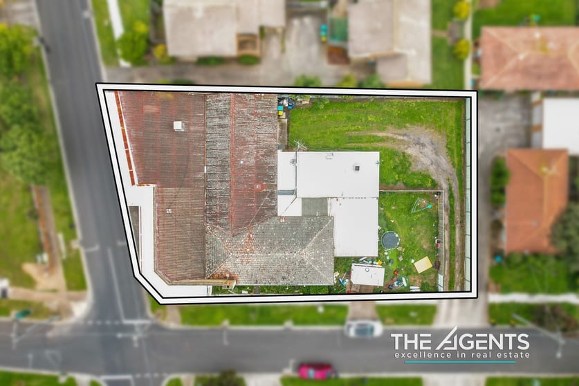 Click to view all images 7 Glen Street Werribee VIC 3030 - Image 1