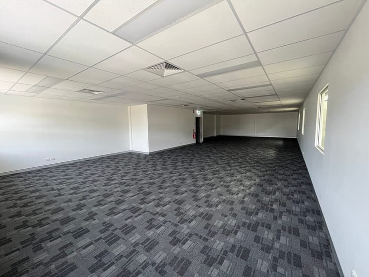 Click to view all images 18 Cobbans Close Beresfield NSW 2322 - Image 2