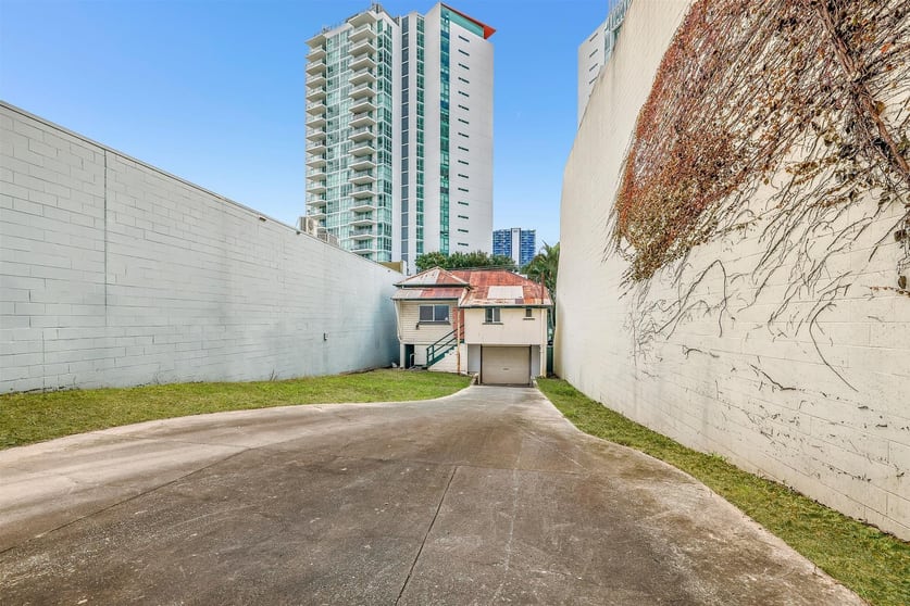 Click to view all images 8 Welch Street Southport QLD 4215 - Image 3