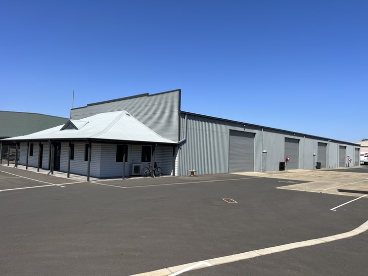 Click to view all images 12 Kershaw Street Busselton WA 6280 - Image 2