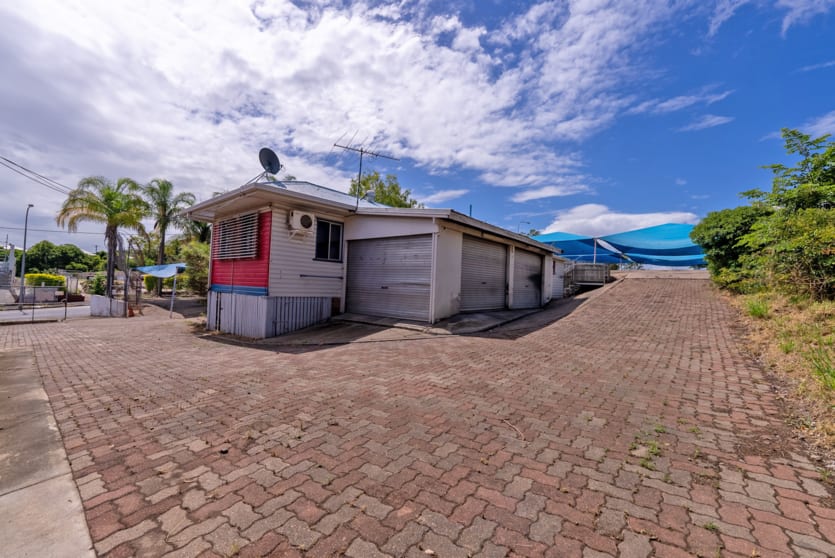 Click to view all images 218 Brisbane Street West Ipswich QLD 4305 - Image 2