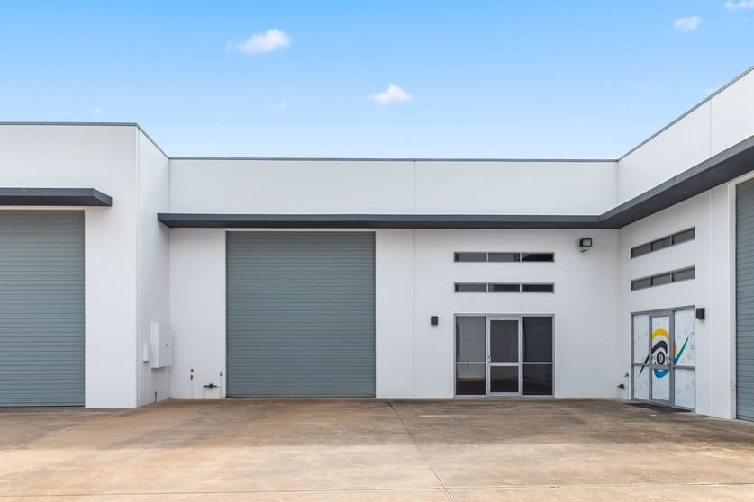Click to view all images 2/4 Victory East Street Urangan QLD 4655 - Image 3