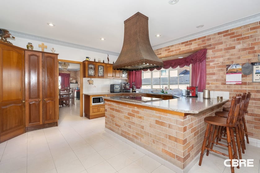 Click to view all images 40 Fifteenth Avenue West Hoxton NSW 2171 - Image 3
