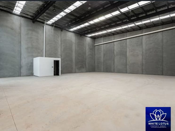 Click to view all images 10/2 Infinity Drive Truganina VIC 3029 - Image 2