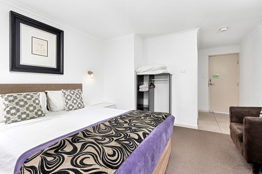 Click to view all images Reliable Motel Investment/109 Clermont St Emerald QLD 4720 - Image 2