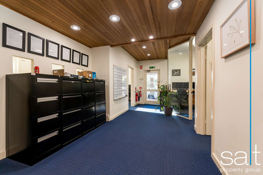 Click to view all images 6 Kearns Crescent Ardross WA 6153 - Image 2