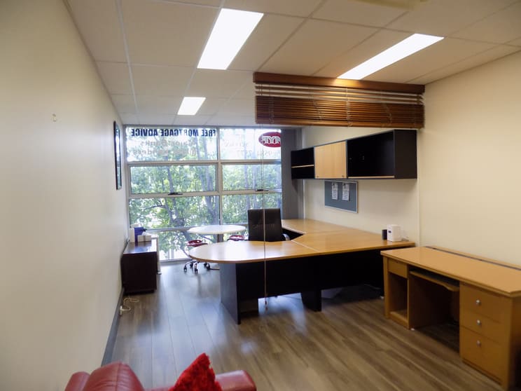 Click to view all images 5/1176 Nepean Highway Cheltenham VIC 3192 - Image 2