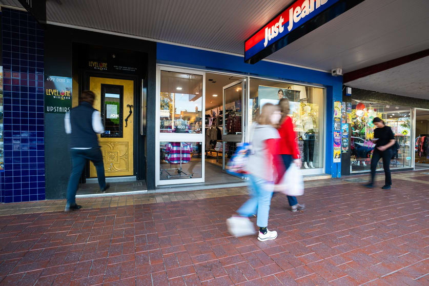 Click to view all images 492 Dean Street Albury NSW 2640 - Image 3