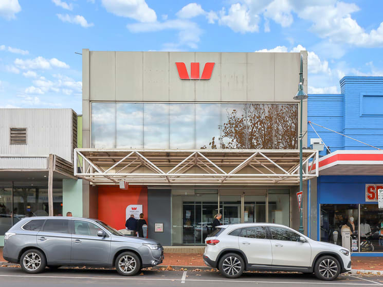 Click to view all images 96 Gray Street Hamilton VIC 3300 - Image 1