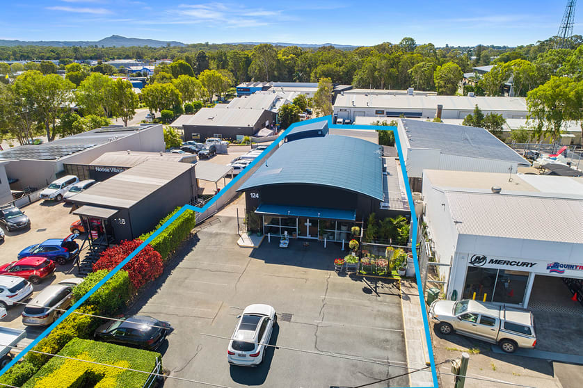 Click to view all images 124 Eumundi Road Noosaville QLD 4566 - Image 1