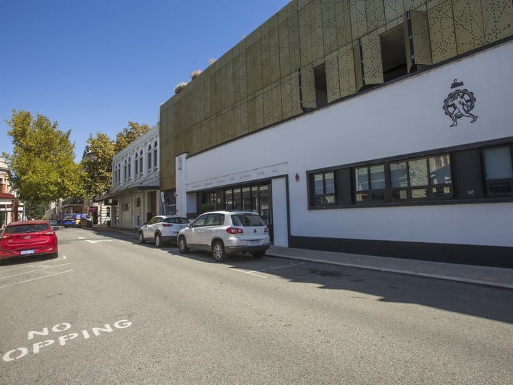 Click to view all images 21/7 Henry Street Fremantle WA 6160 - Image 2