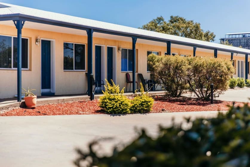 Click to view all images 45 West St Mount Isa City QLD 4825 - Image 3
