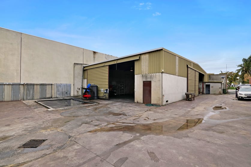 Click to view all images 7 Sevenoaks Street Bentley WA 6102 - Image 3