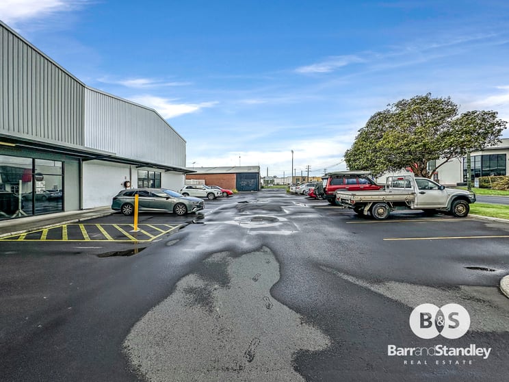 Click to view all images 17 Denning Road East Bunbury WA 6230 - Image 3