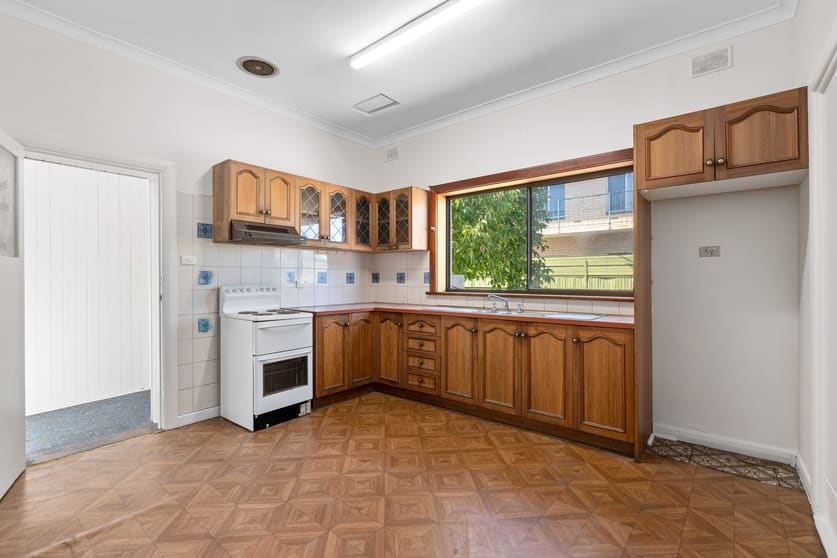 Click to view all images 10 William Street Mansfield Park SA 5012 - Image 3