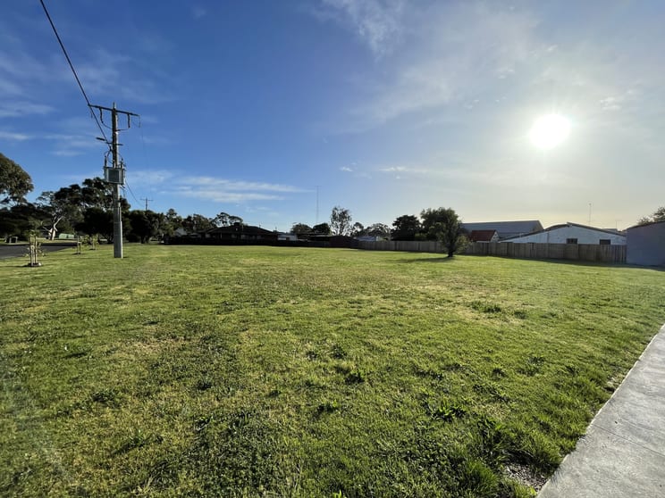 Click to view all images 74-80 Prince Street Rosedale VIC 3847 - Image 3