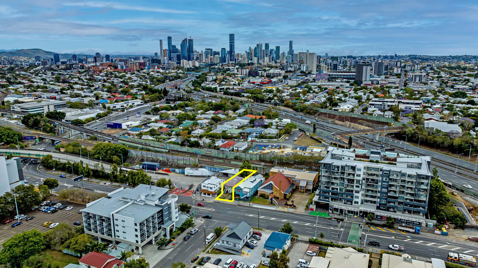 Click to view all images 30 O'Keefe Street Woolloongabba QLD 4102 - Image 3