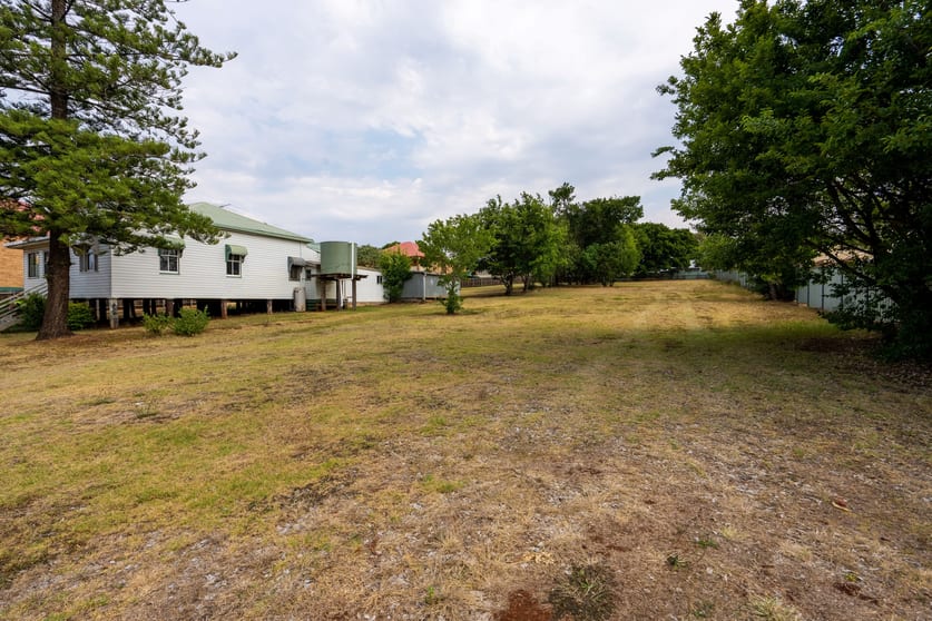 Click to view all images 252 - 254 James Street Harristown QLD 4350 - Image 3