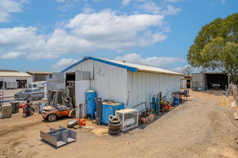 Click to view all images Invest or Occupy/33 Ardurad Rd Blackwater QLD 4717 - Image 3
